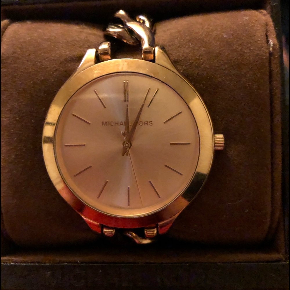 rose gold michael kors watch ( DEAD BATTERY )